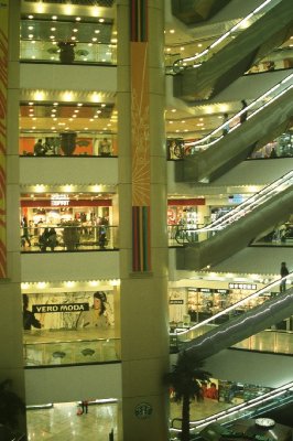 Intérieur d'un centre commercial de Wangfujing