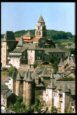 La ville d'Uzerche et le clocher de l'abbatiale Saint Pierre