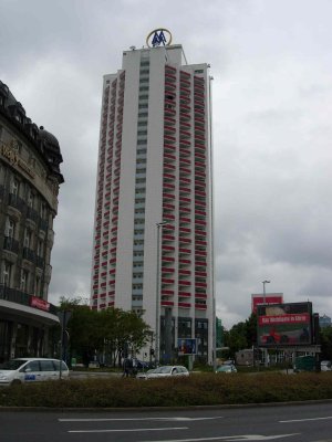 Photo 3 : La tour (1968) de 25 étages 