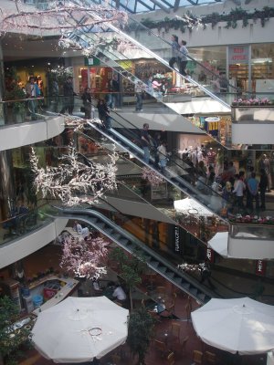 le centre commercial ultramoderne Zafer Plaza
