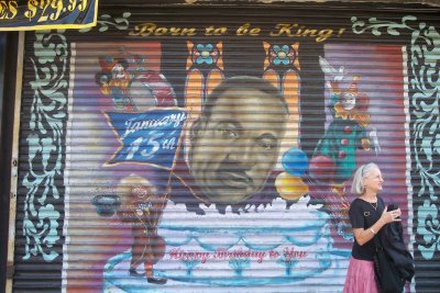 Devanture peinte d'un magasin à Harlem