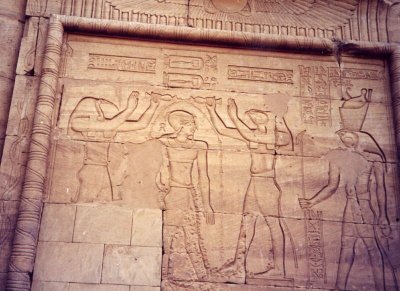 Mur sculpté du temple fondé par Aménophis III à Kalabchah, Haute-Egypte