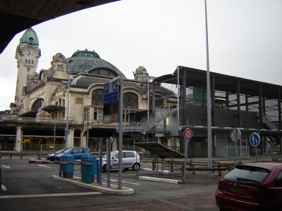 Centre de communication majeur : la gare des Bénédictins et sa plateforme multimodale (liaison TER-Bus-voitures)